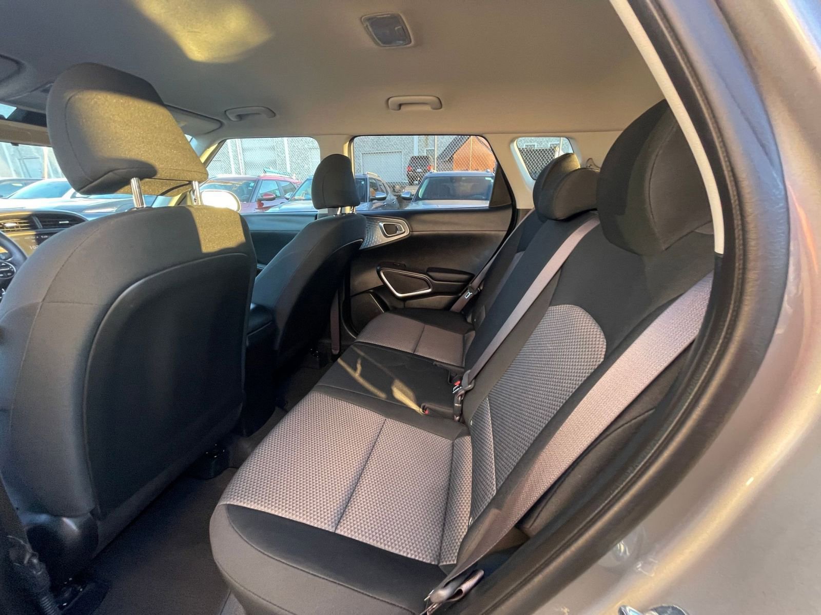 Used 2025 Kia Soul LX w/ LX Technology Package FWD image 23