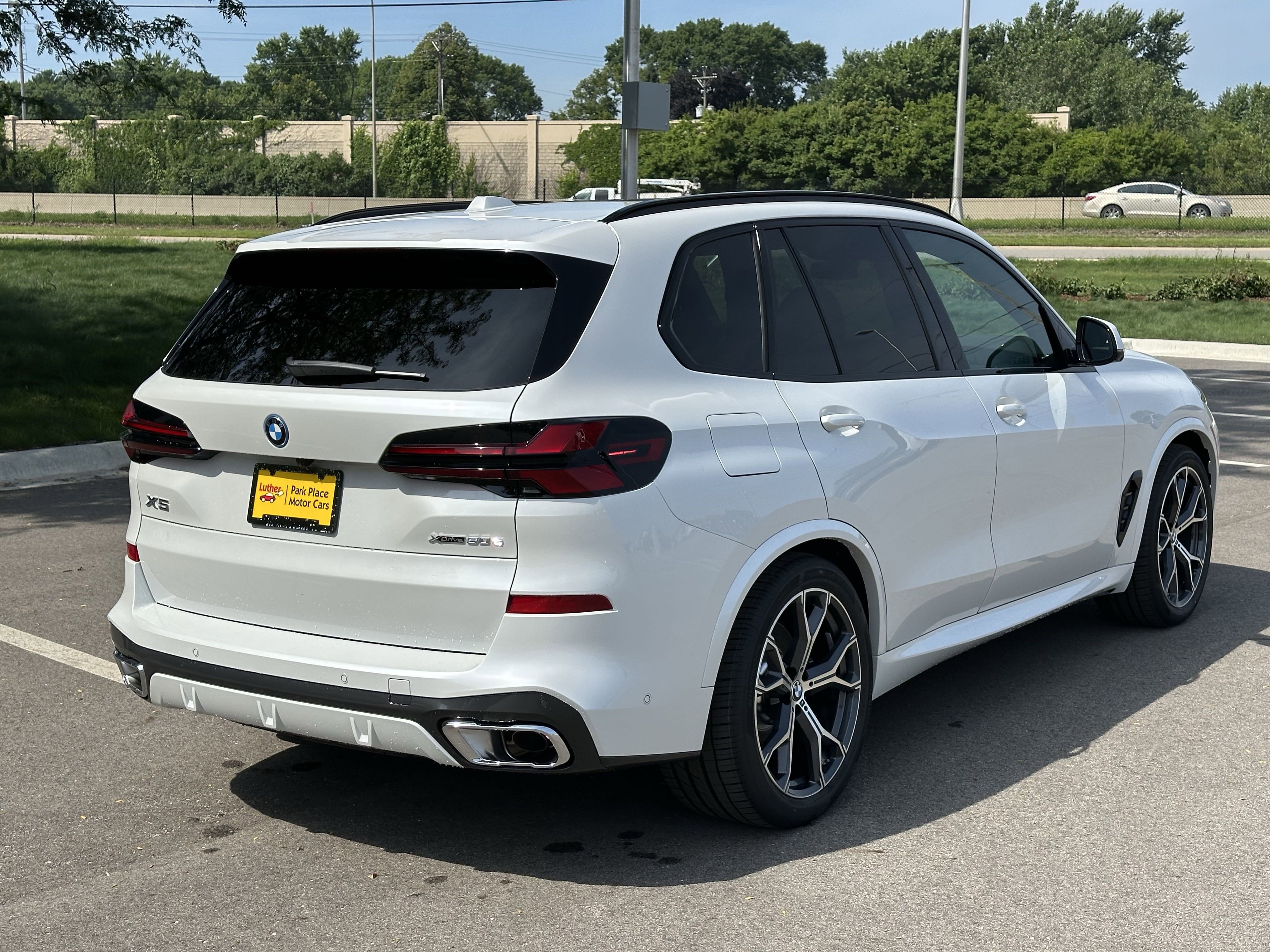 New 2026 BMW X5 xDrive50e w/ M Sport Package image 7