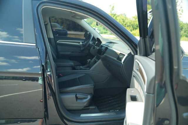 Used 2023 Volkswagen Atlas SE w/ Panoramic Sunroof Package FWD image 21