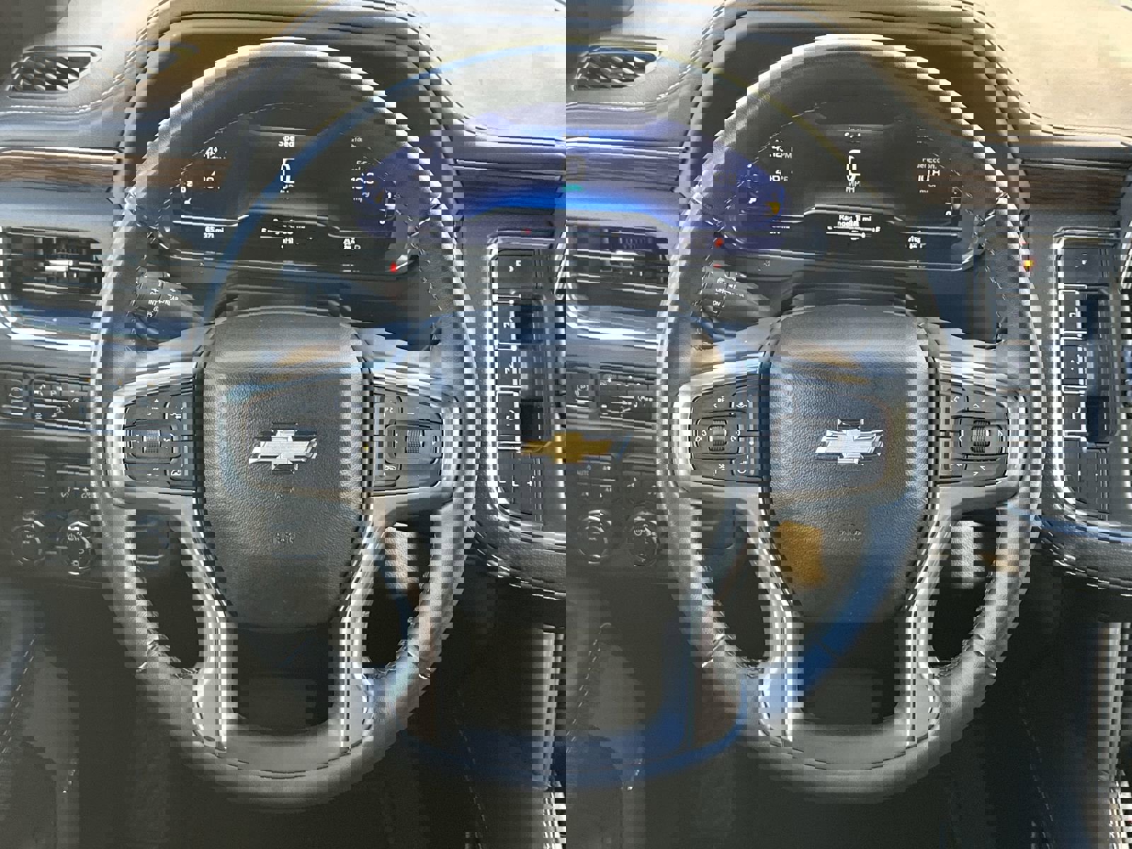 Used 2023 Chevrolet Suburban Premier image 19