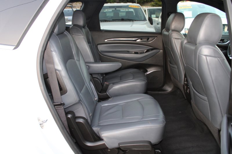 Used 2022 Buick Enclave Essence image 10