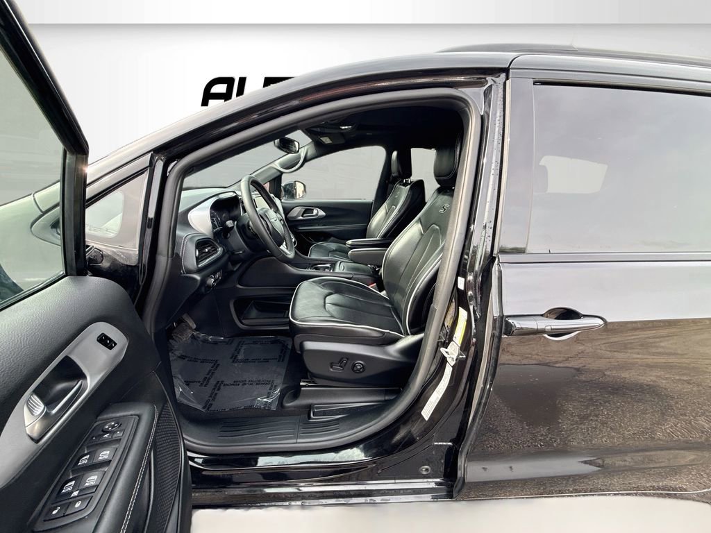 Used 2025 Chrysler Pacifica Limited FWD image 21