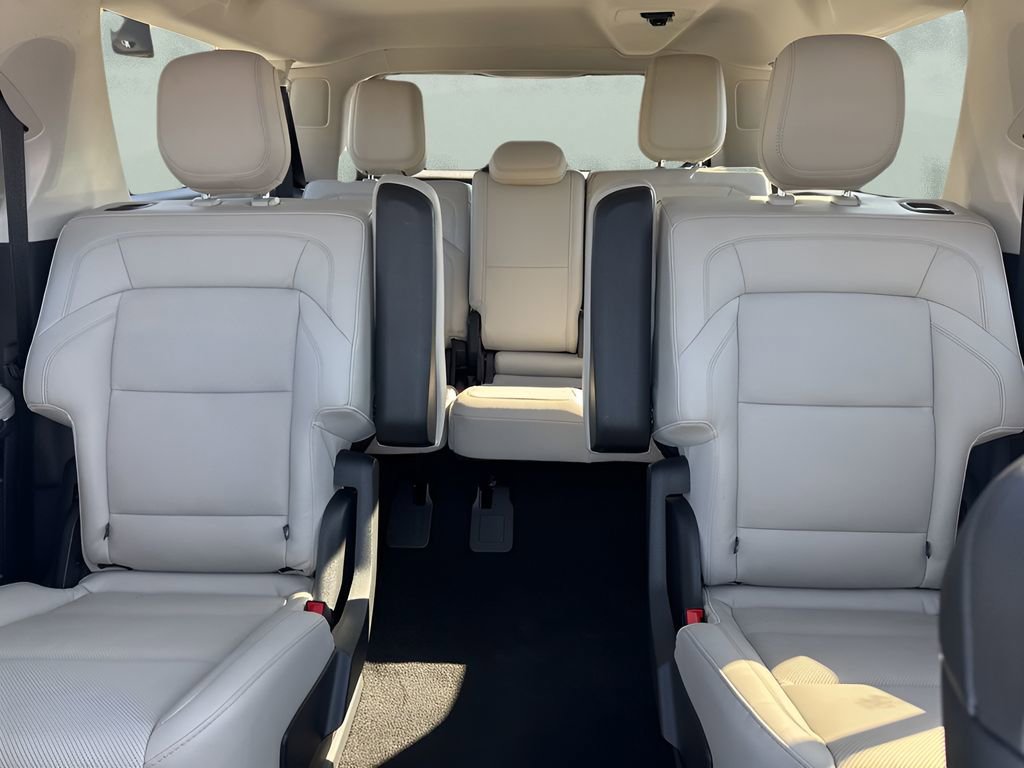 Used 2025 Lincoln Navigator L Reserve image 12