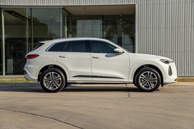 New 2025 Audi Q5 Premium w/ Convenience Package image 4