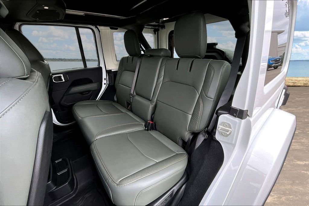 Used 2024 Jeep Wrangler High Altitude AWD/4WD image 24