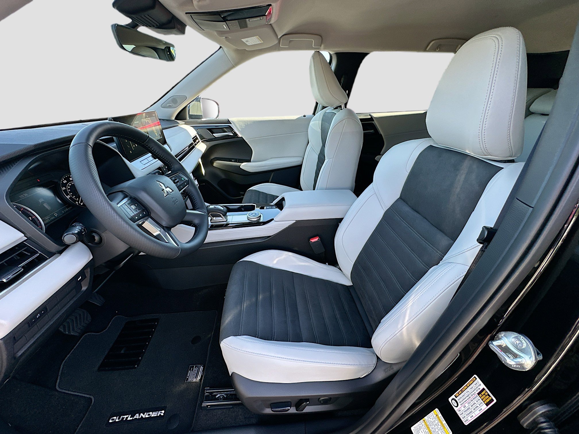 New 2025 Mitsubishi Outlander SE image 15