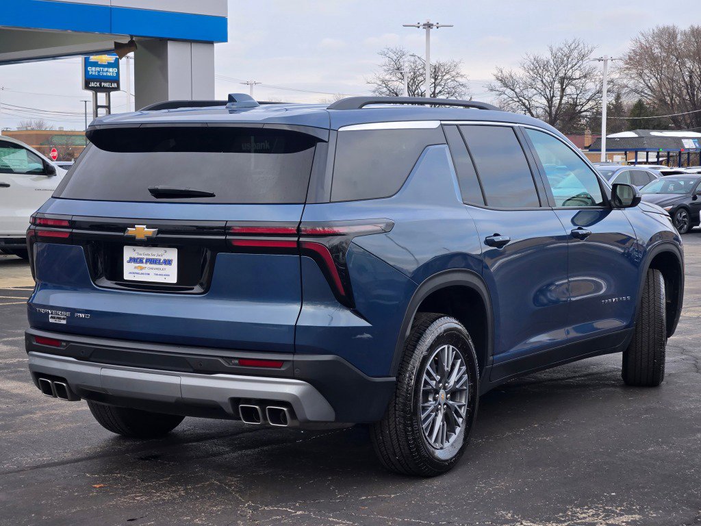 Certified 2025 Chevrolet Traverse LT image 11