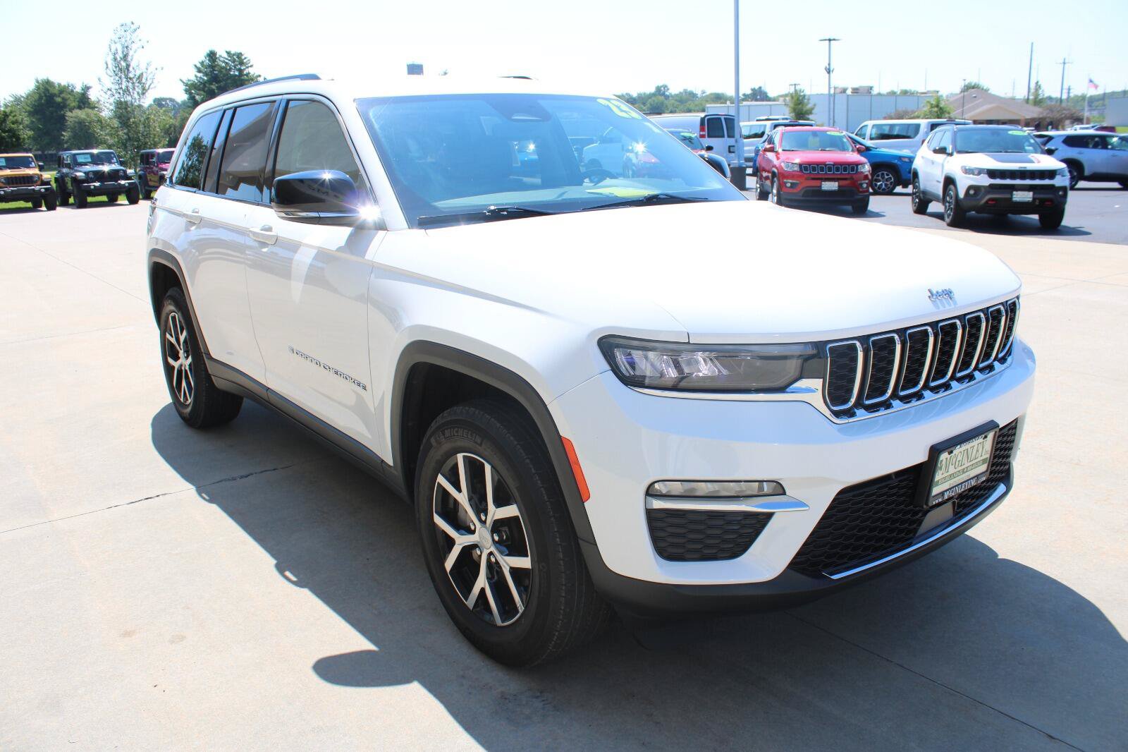 Used 2023 Jeep Grand Cherokee Limited AWD/4WD image 5