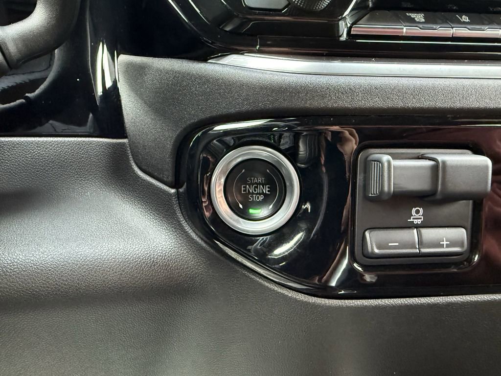 Used 2024 Chevrolet Silverado 3500 High Country w/ Technology Package image 23