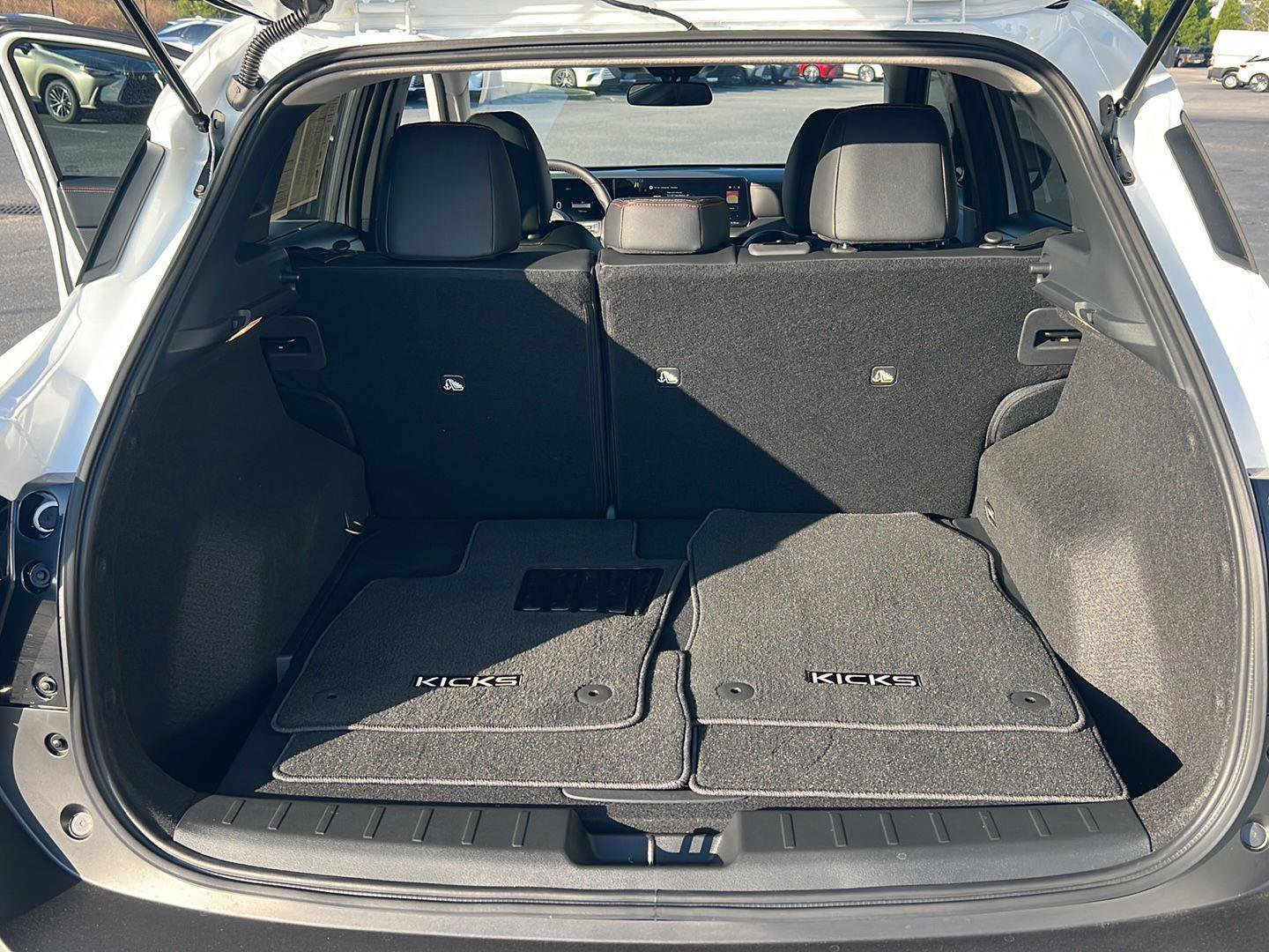 Used 2026 Nissan Kicks SR image 31