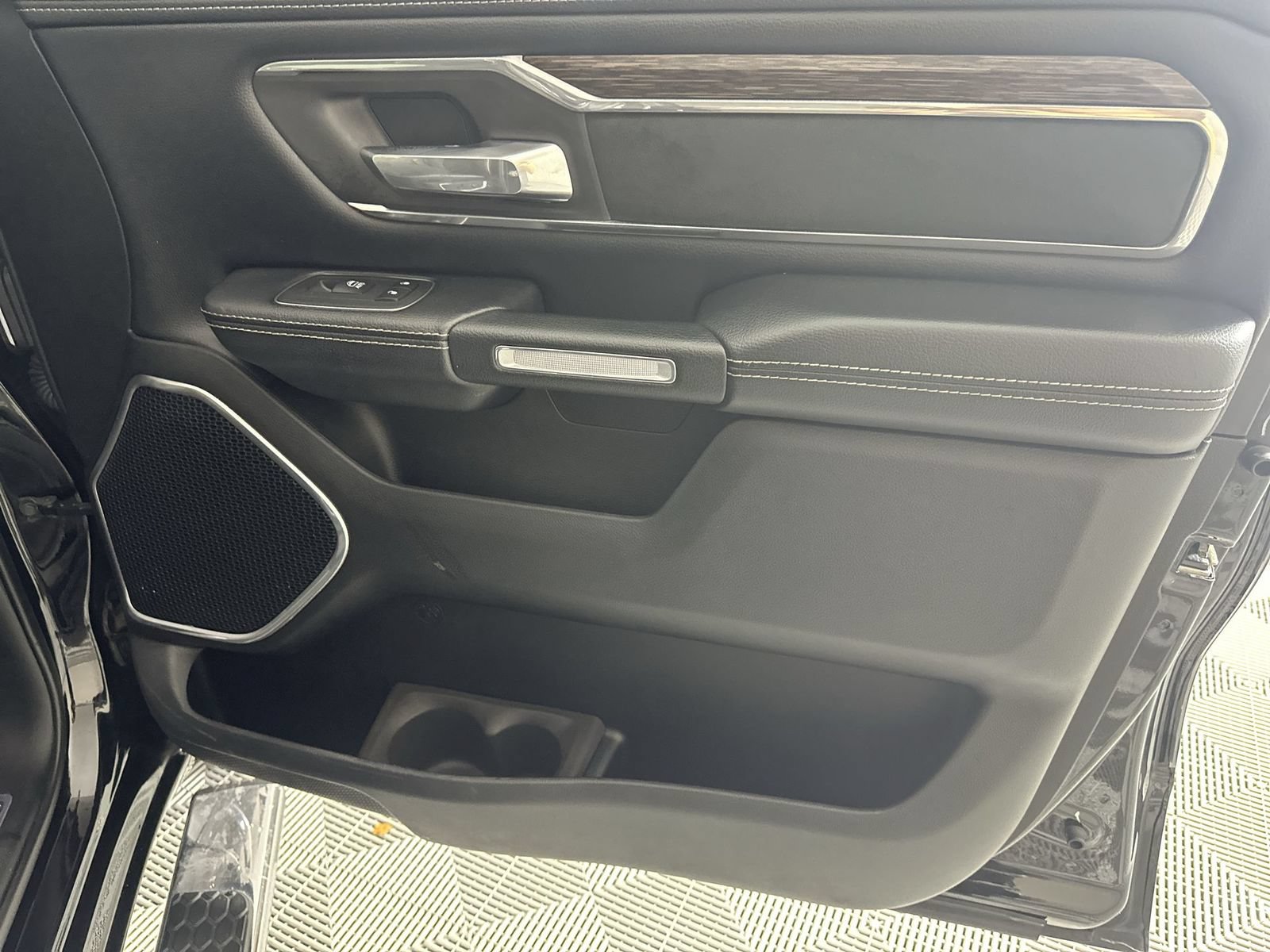 Used 2019 RAM 1500 Laramie AWD/4WD image 32