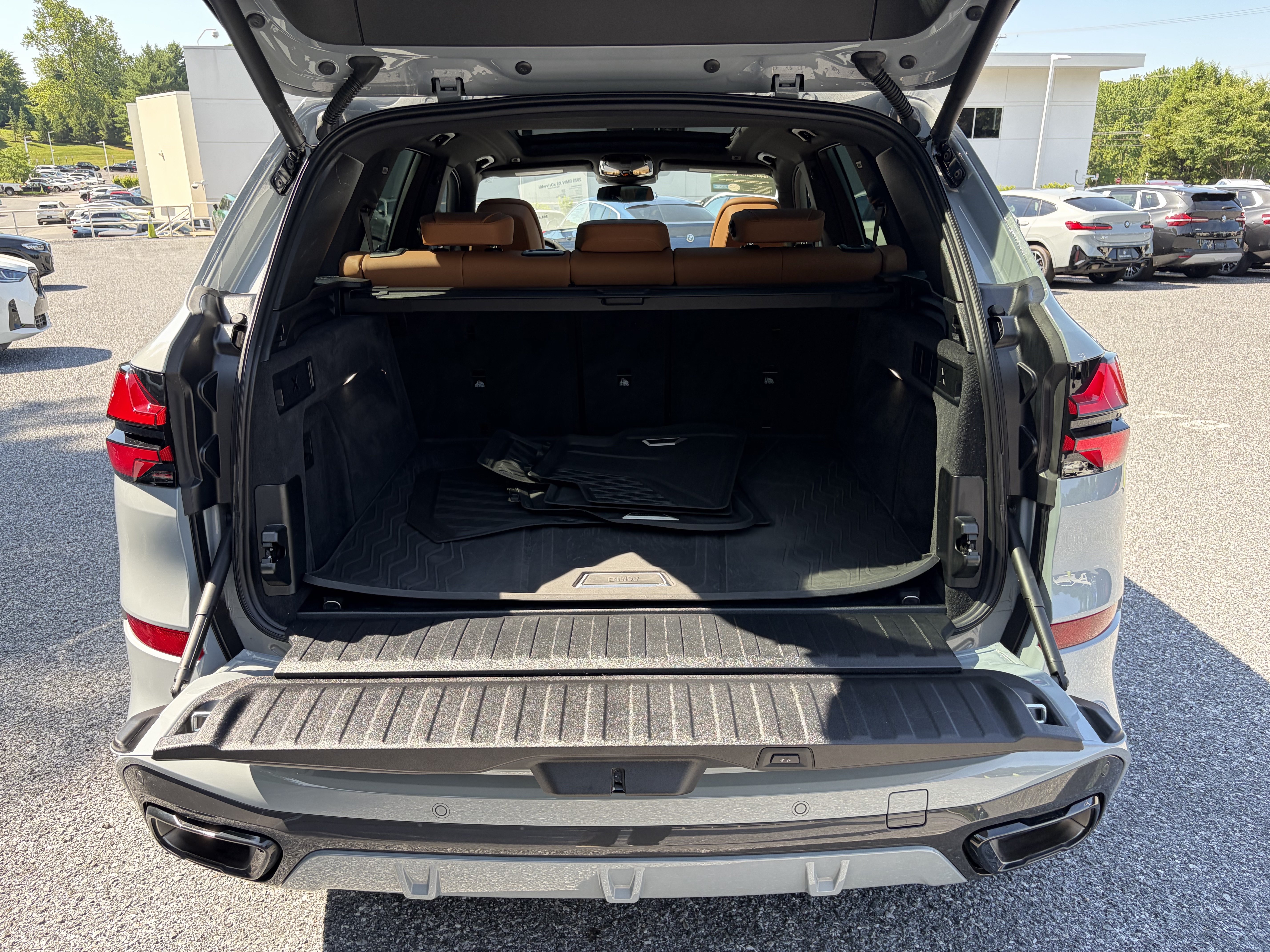 Used 2025 BMW X5 xDrive40i w/ M Sport Package AWD/4WD image 18