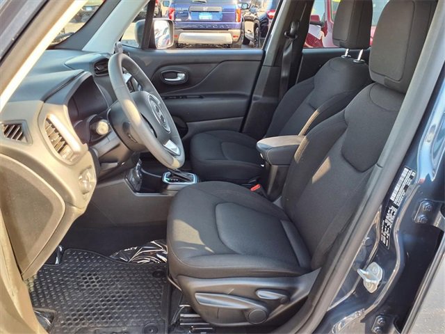 Used 2023 Jeep Renegade Latitude image 4