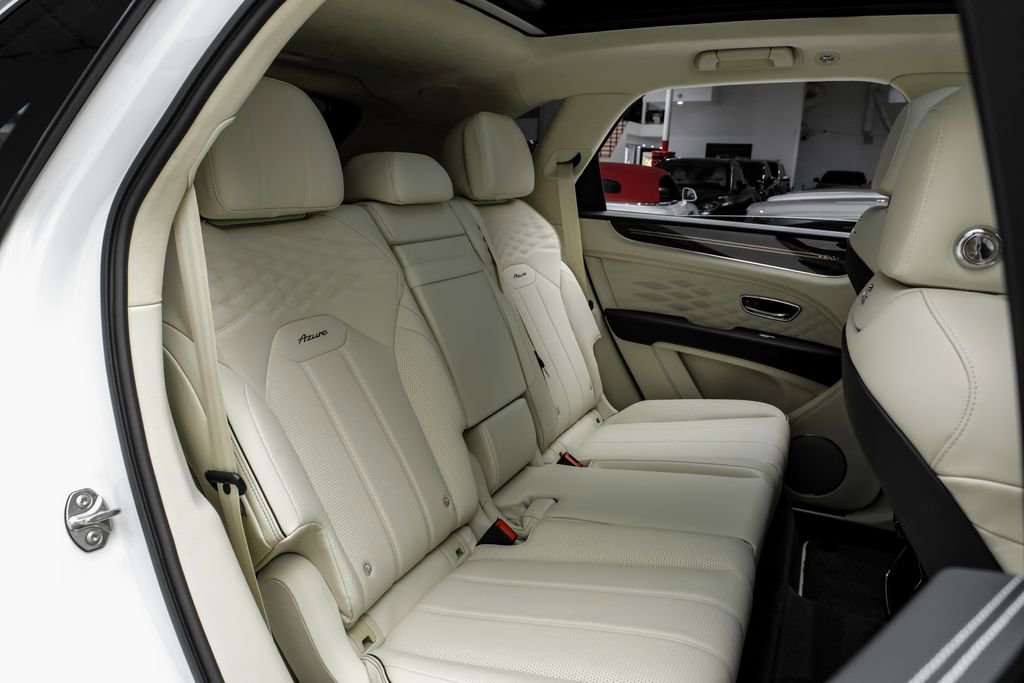 Used 2024 Bentley Bentayga AWD/4WD image 45