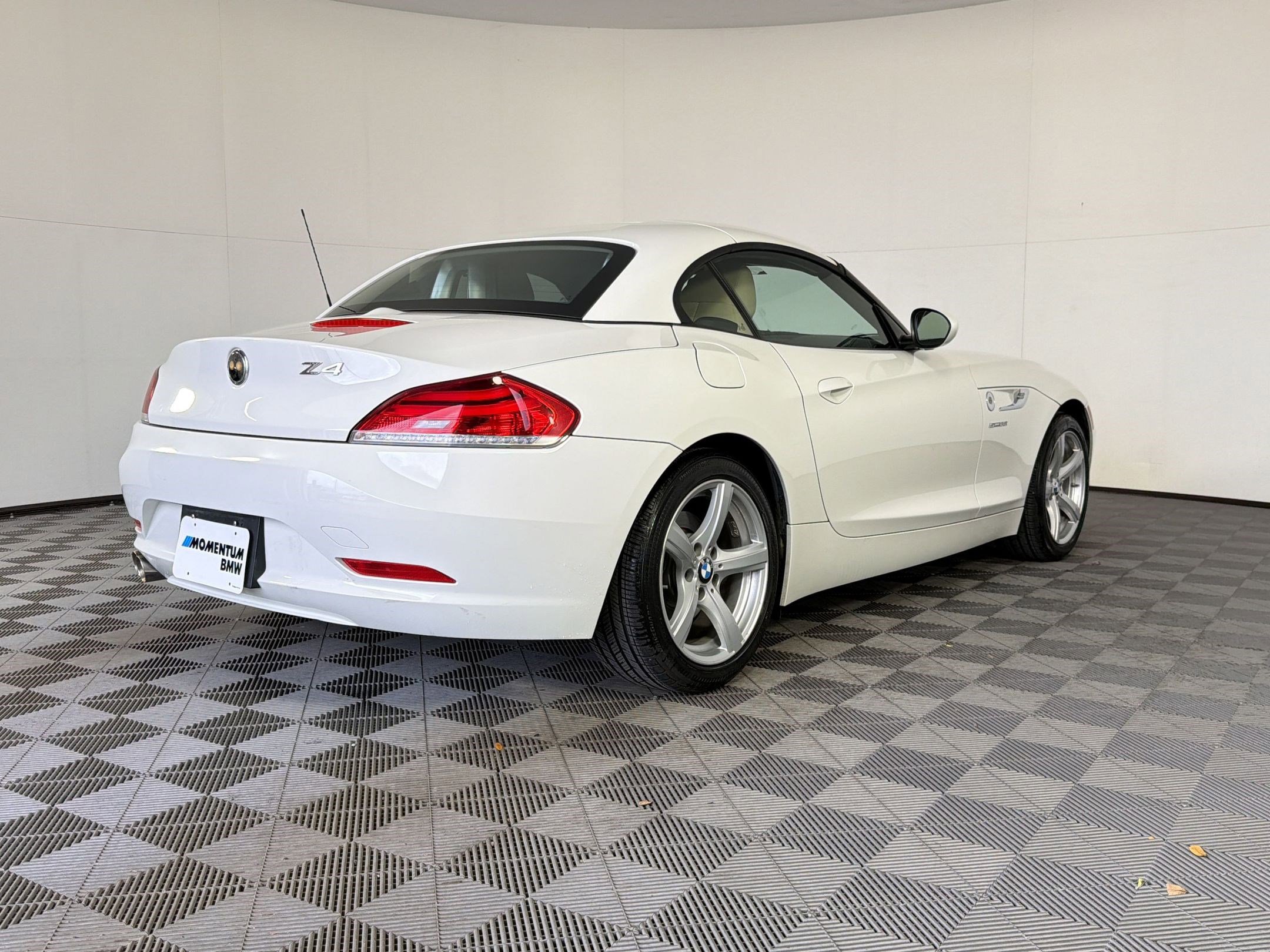 Used 2014 BMW Z4 sDrive28i image 8