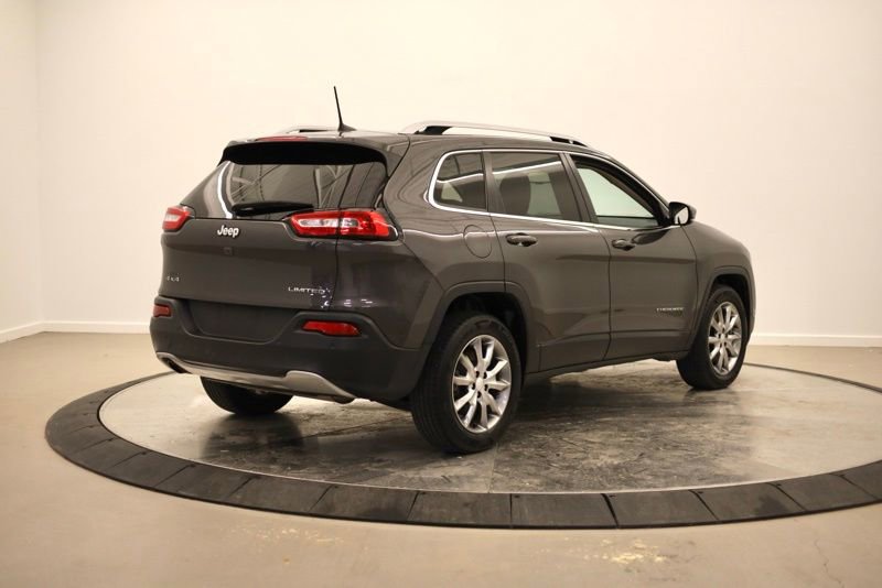 Used 2018 Jeep Cherokee Limited image 3