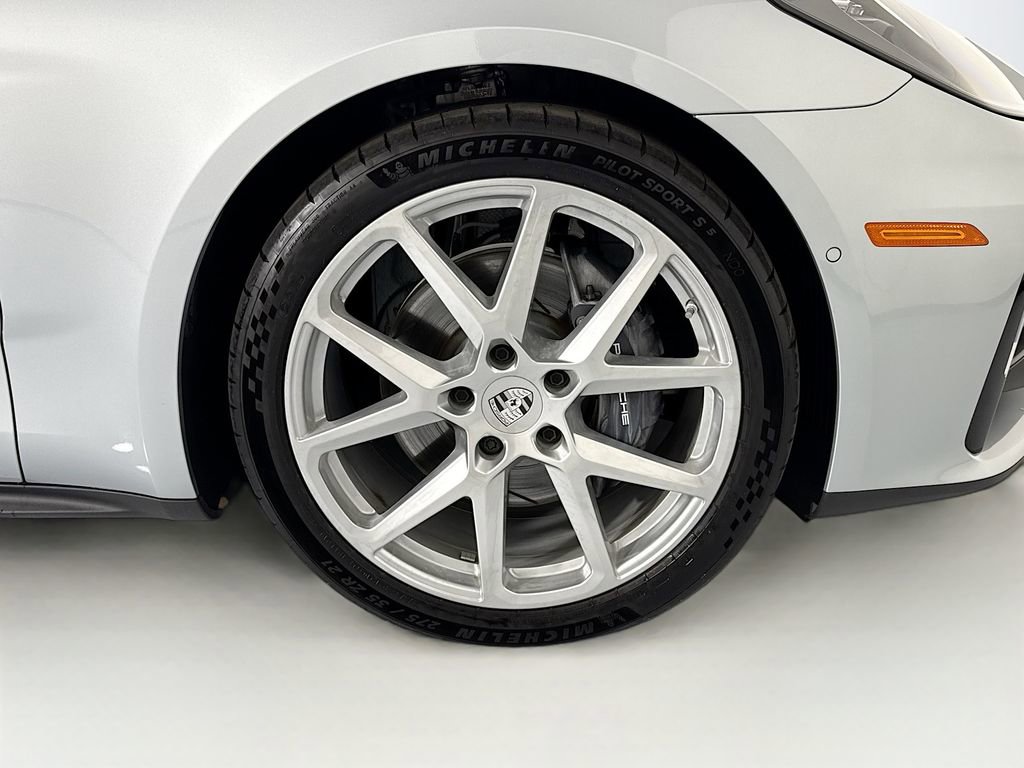 Used 2025 Porsche Panamera image 33