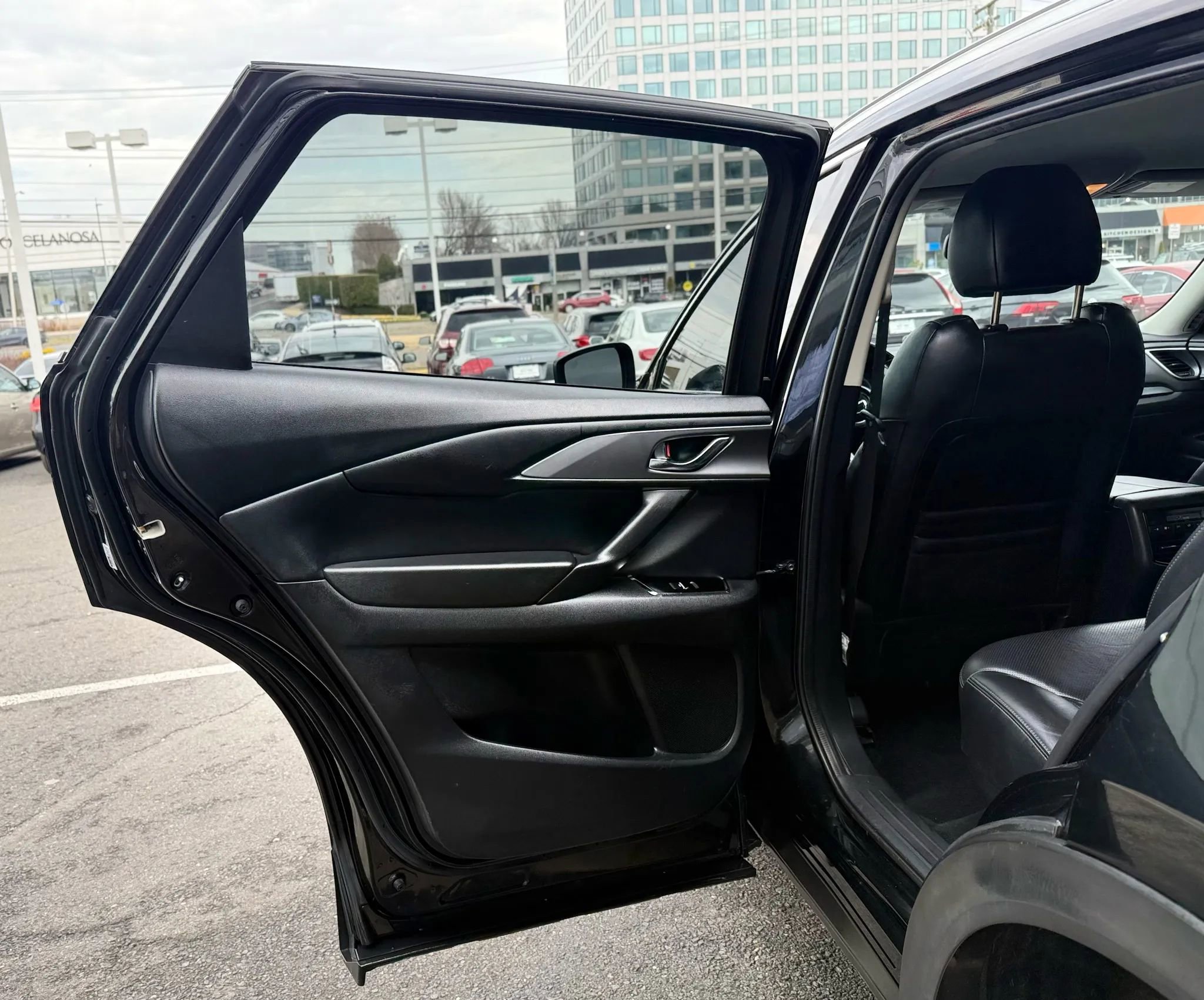 Used 2018 MAZDA CX-9 Touring image 27