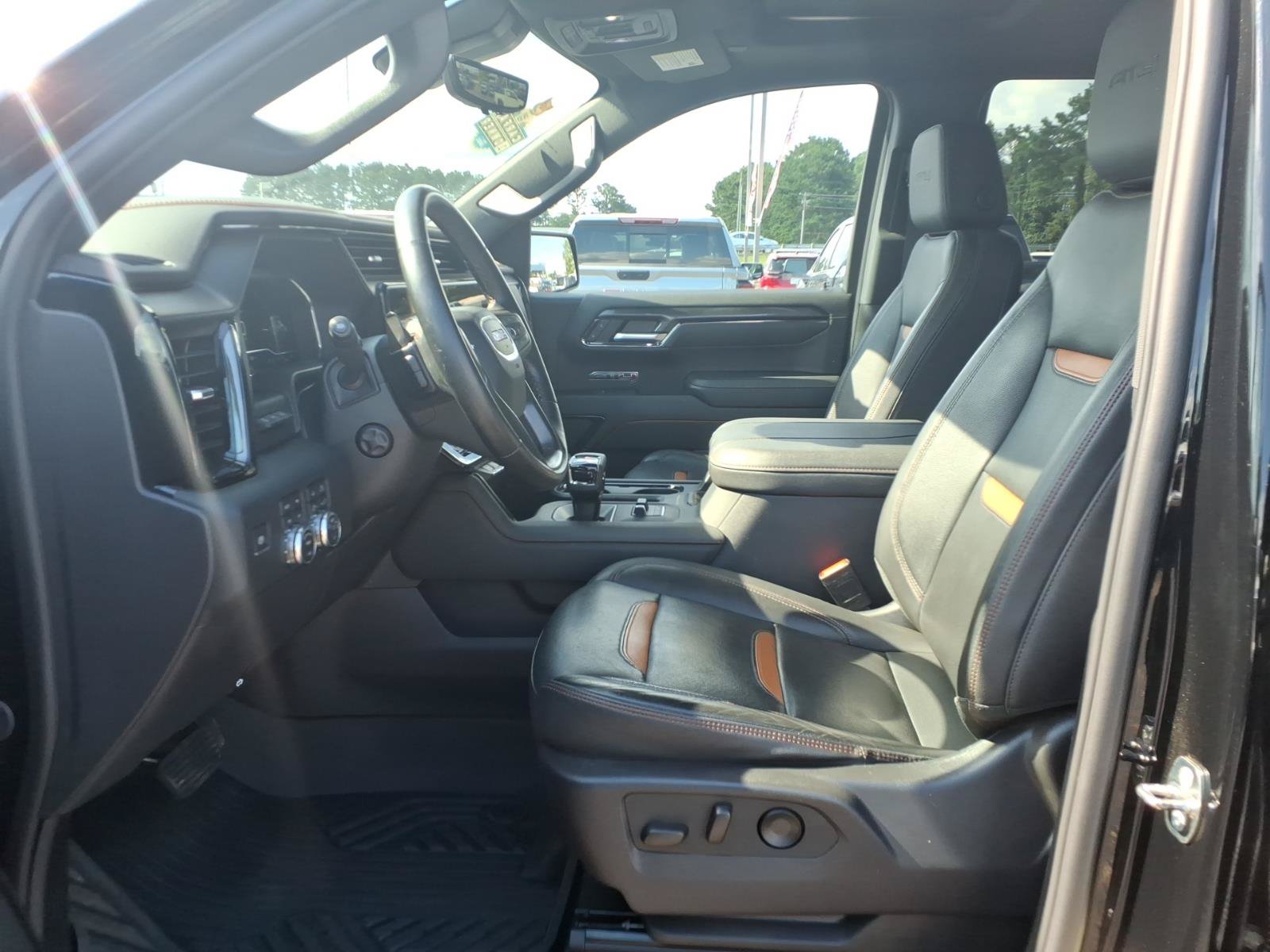 Used 2024 GMC Sierra 1500 AT4 w/ Technology Package AWD/4WD image 18