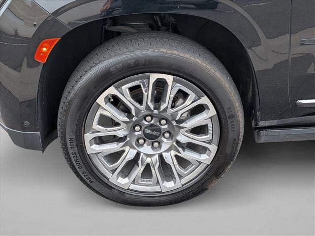 Used 2023 GMC Yukon XL Denali Ultimate AWD/4WD image 15