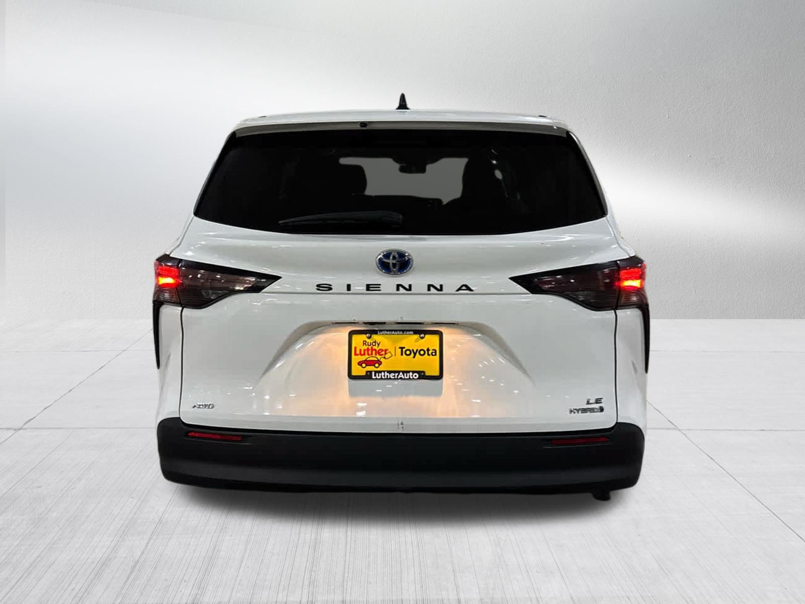 Certified 2024 Toyota Sienna LE AWD/4WD image 5