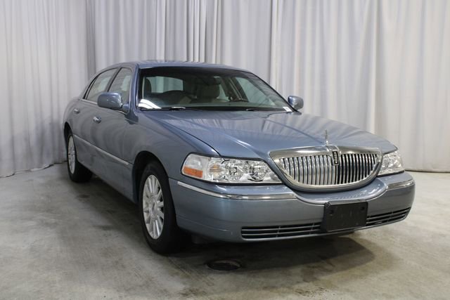 Used 2003 Lincoln Town Car Signature image 33