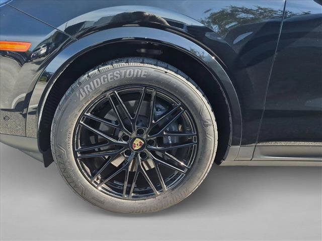 Used 2024 Porsche Cayenne AWD/4WD image 23