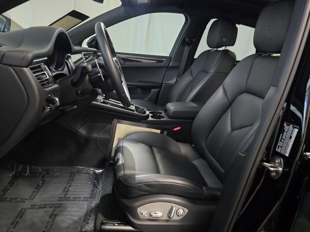 Certified 2026 Porsche Macan AWD/4WD image 14