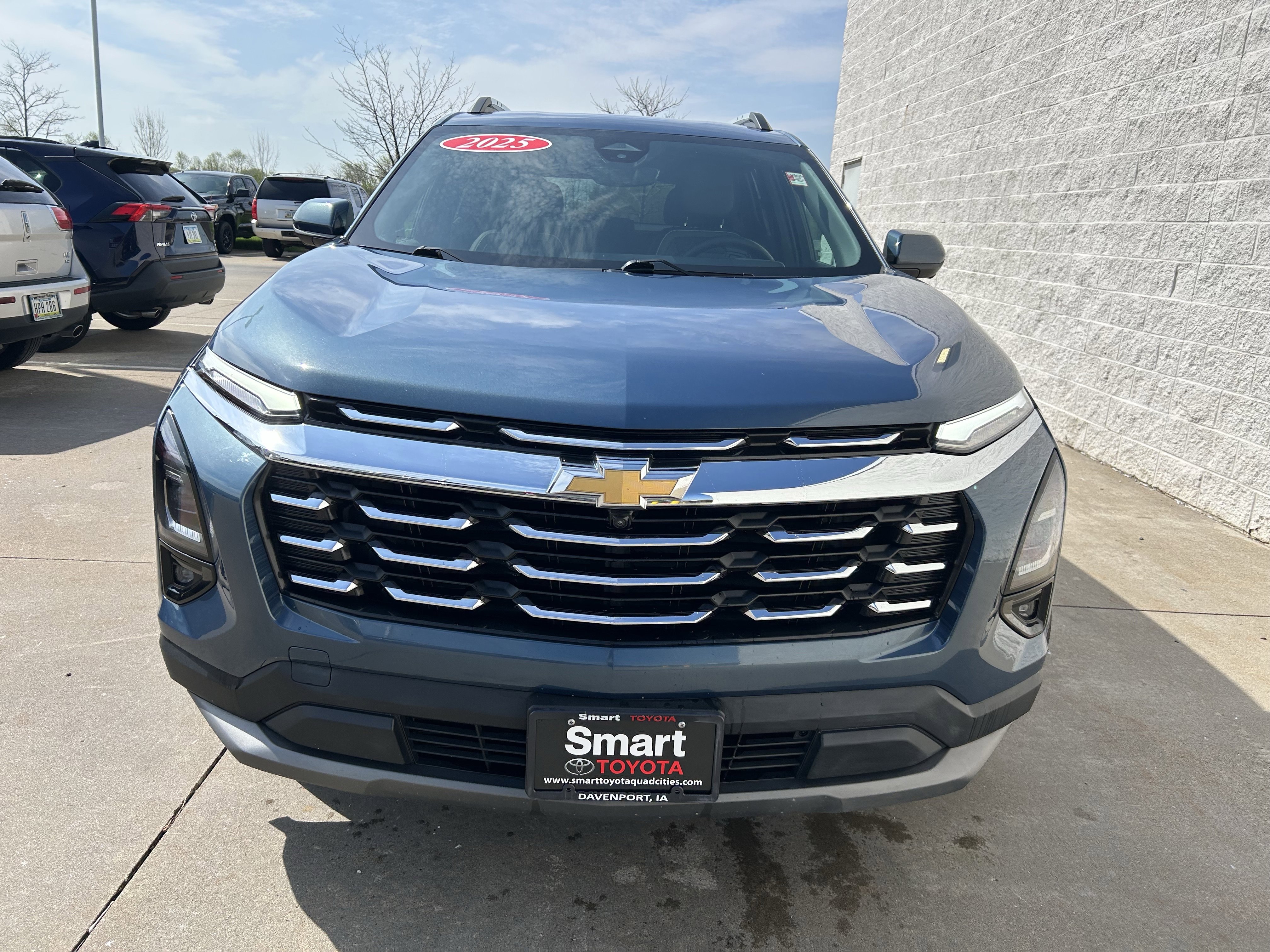 Used 2025 Chevrolet Equinox LT w/ Convenience Package II AWD/4WD image 2