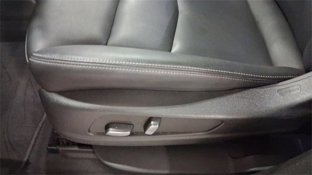 Used 2022 Cadillac XT6 Luxury image 30