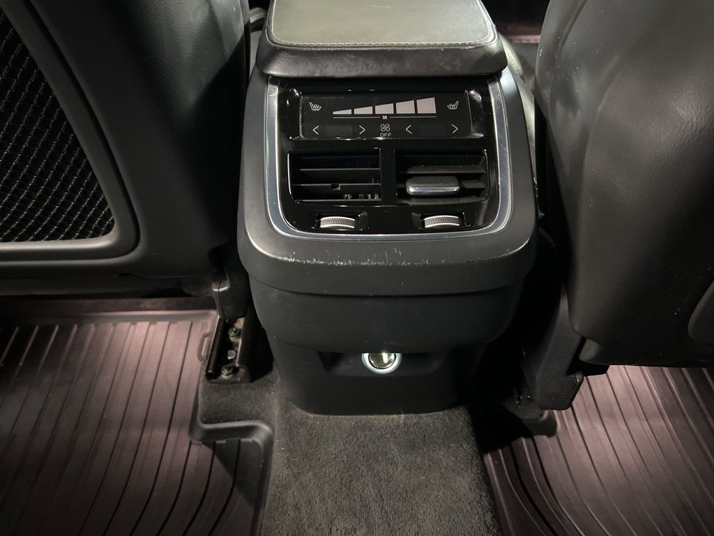 Used 2016 Volvo XC90 T6 Momentum w/ Momentum Plus Package image 28
