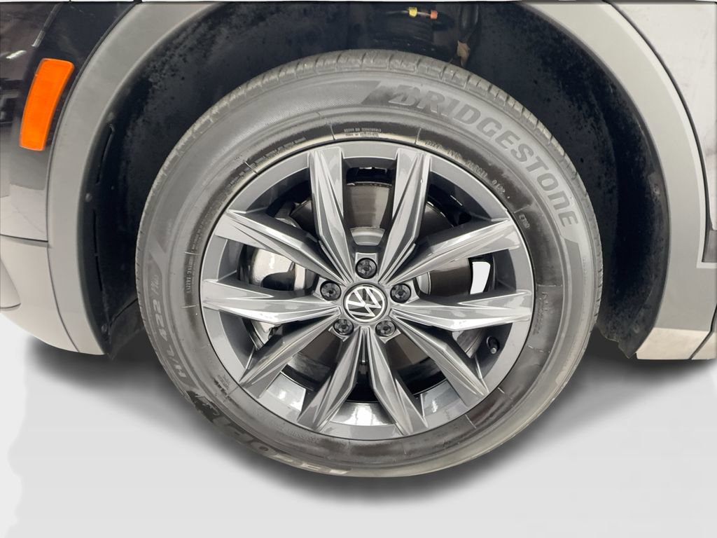 Used 2022 Volkswagen Tiguan SE w/ Panoramic Sunroof Package FWD image 13