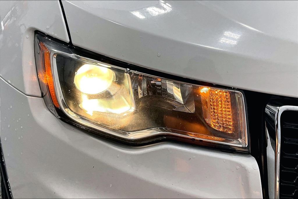 Used 2021 Jeep Grand Cherokee Limited w/ Luxury Group II image 32