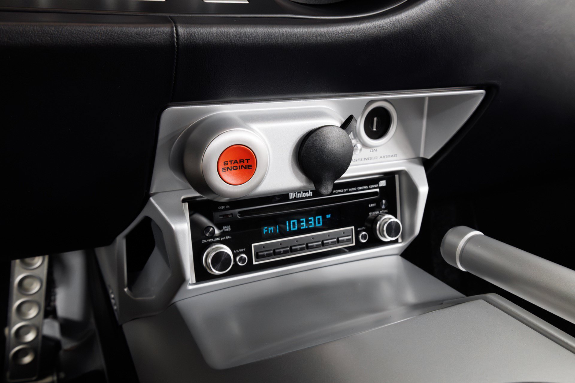 Used 2006 Ford GT RWD image 28