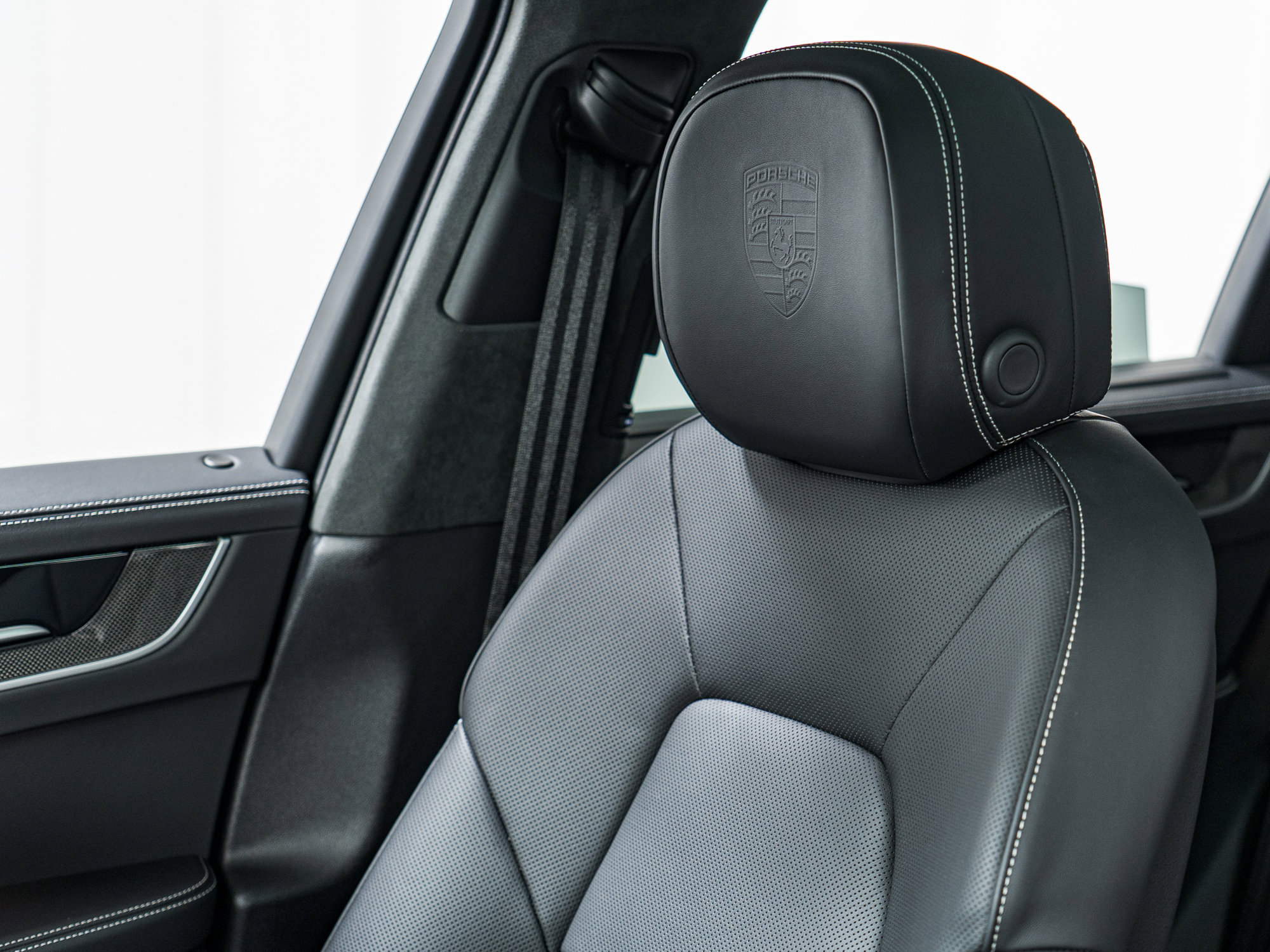 Certified 2024 Porsche Cayenne Turbo image 20