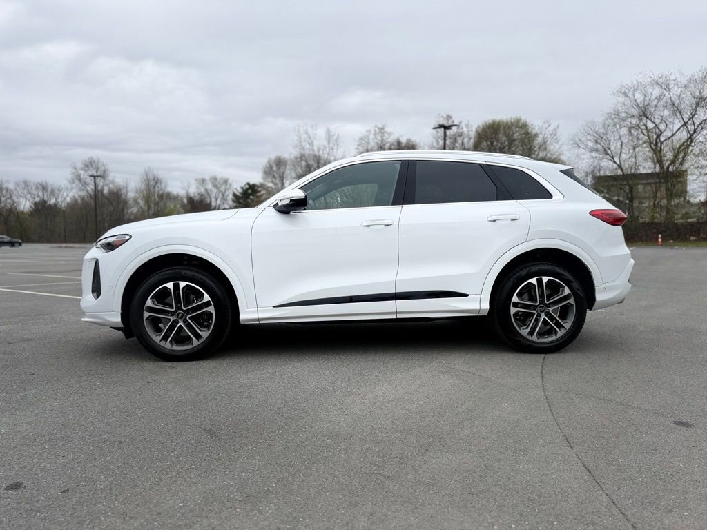 Used 2025 Audi Q5 Premium w/ Convenience Package AWD/4WD image 3