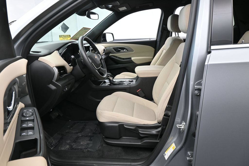 Used 2023 Chevrolet Traverse LS FWD image 11