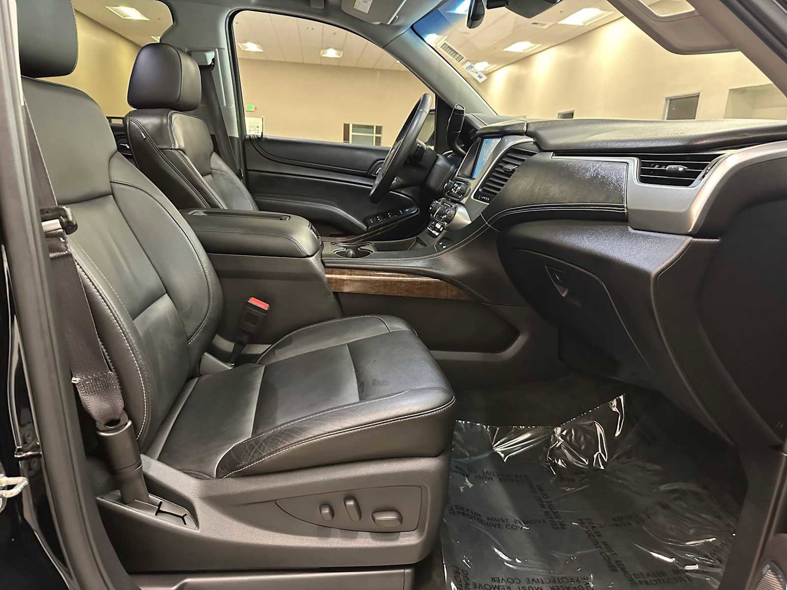 Used 2015 Chevrolet Suburban LT w/ Luxury Package AWD/4WD image 28