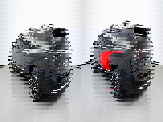 Used 2025 GMC Yukon XL Elevation w/ Elevation Premium Package image 5