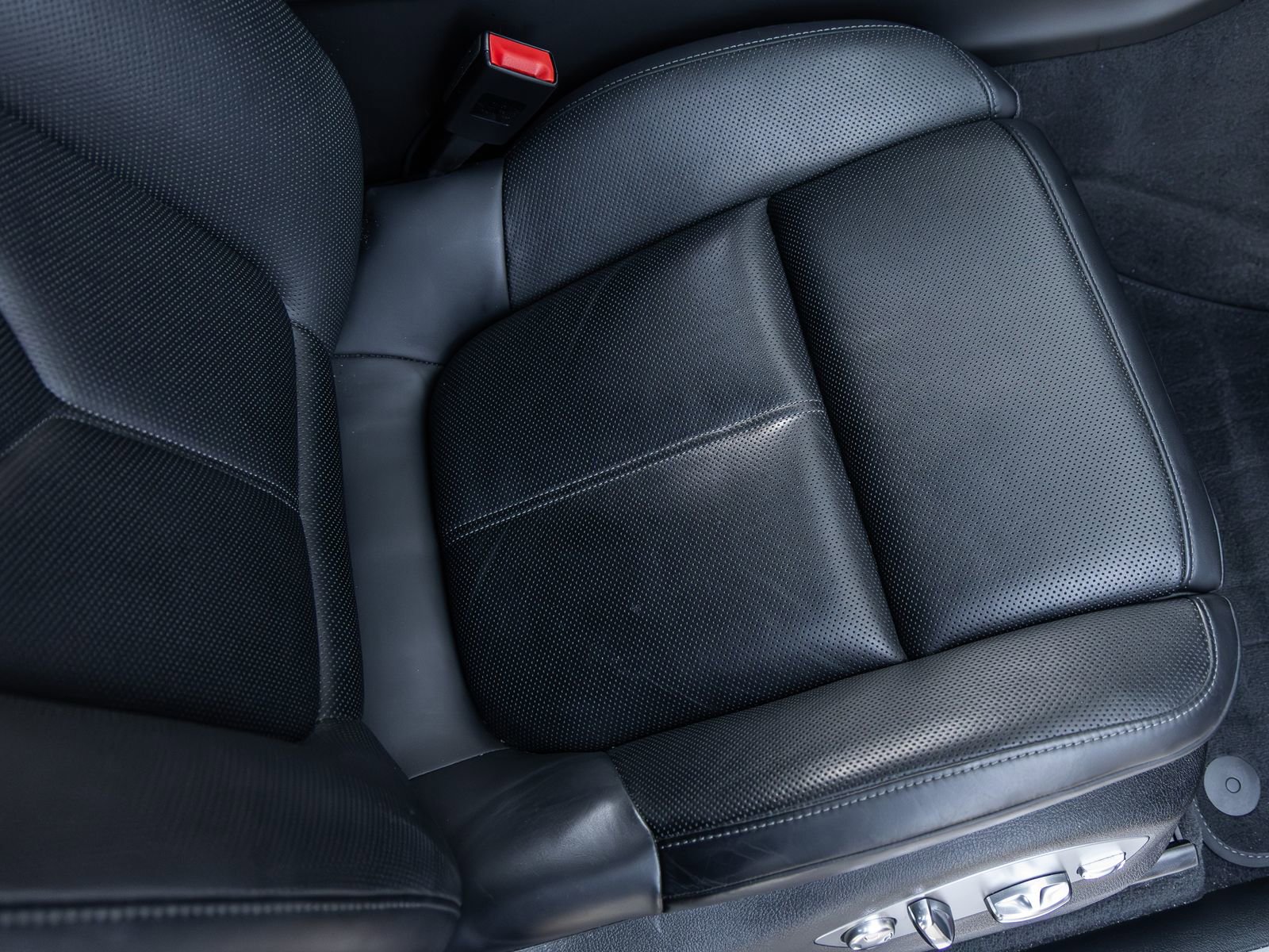 Certified 2024 Porsche Macan S image 45