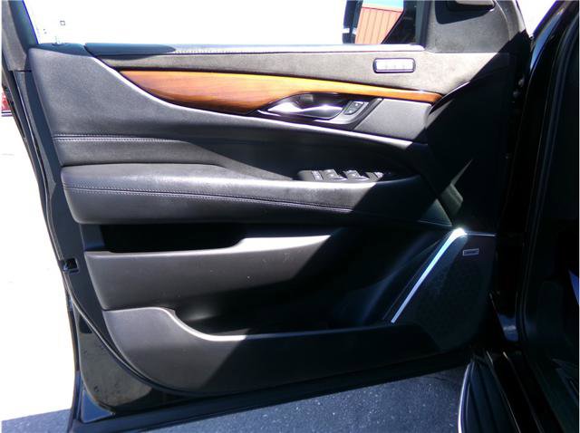 Used 2019 Cadillac Escalade Luxury image 2