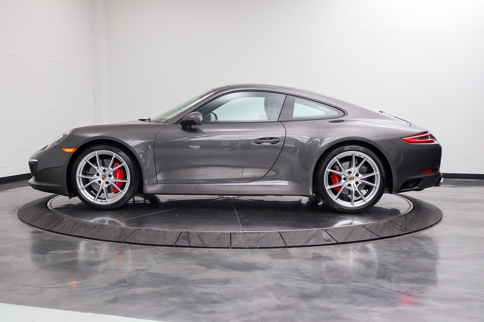 Used 2019 Porsche 911 Carrera S RWD image 2