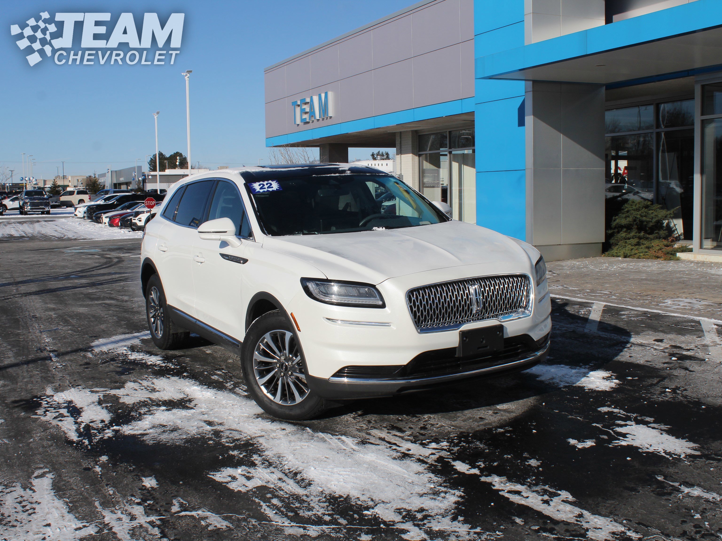 Used 2022 Lincoln Nautilus Reserve image 2