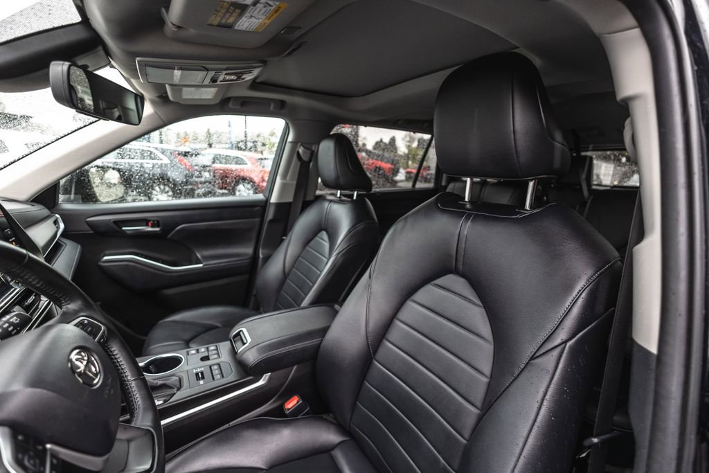 Used 2023 Toyota Highlander XLE AWD/4WD image 23