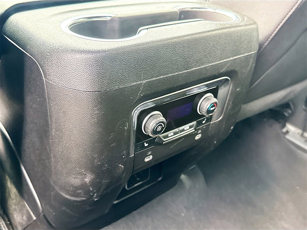 Used 2023 Chevrolet Suburban Premier image 27