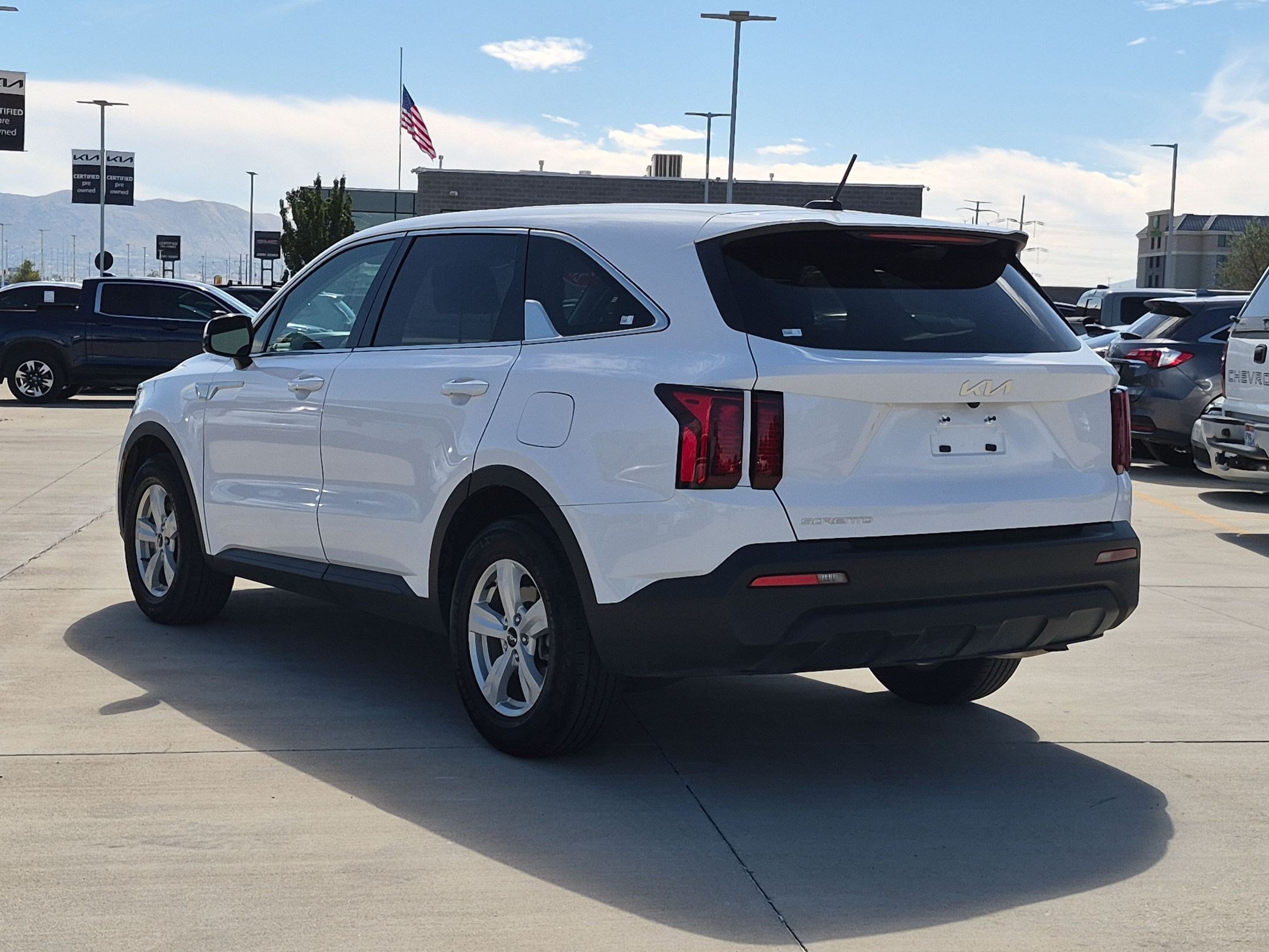 Certified 2023 Kia Sorento LX FWD image 3