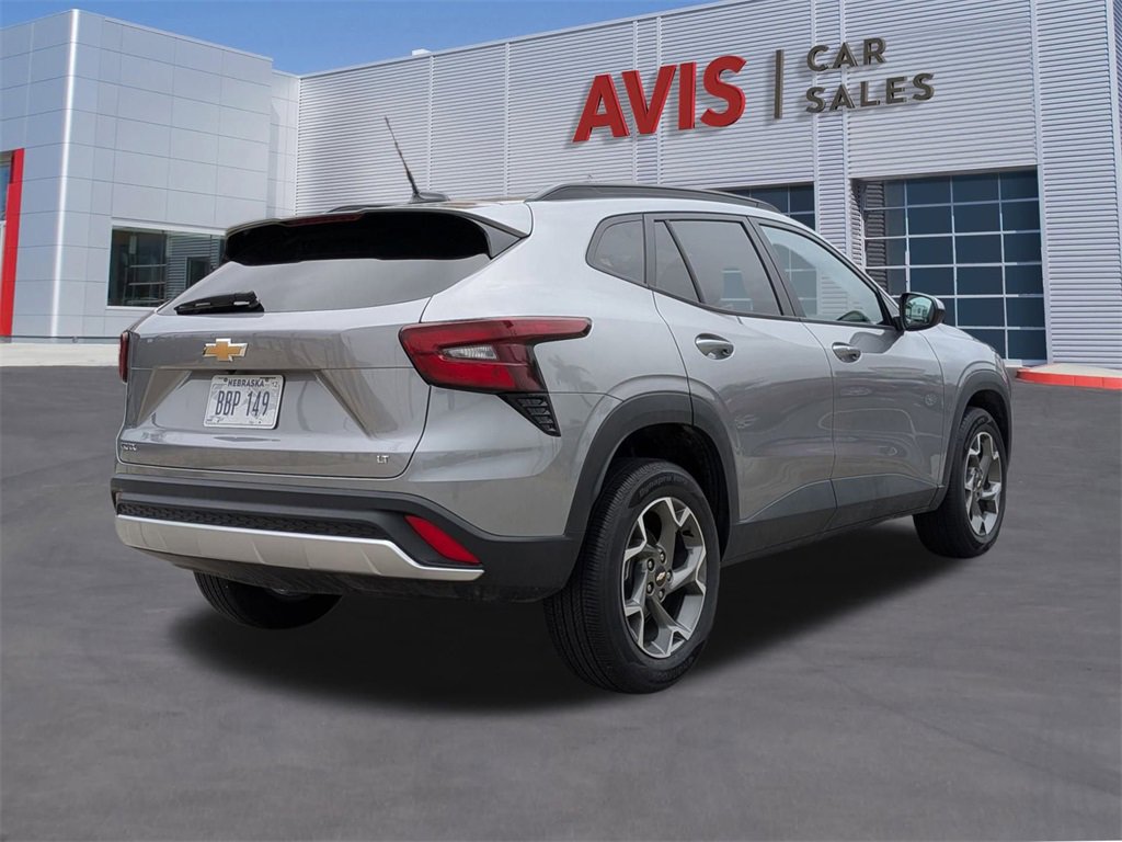 Used 2025 Chevrolet Trax LT w/ LT Convenience Package image 6