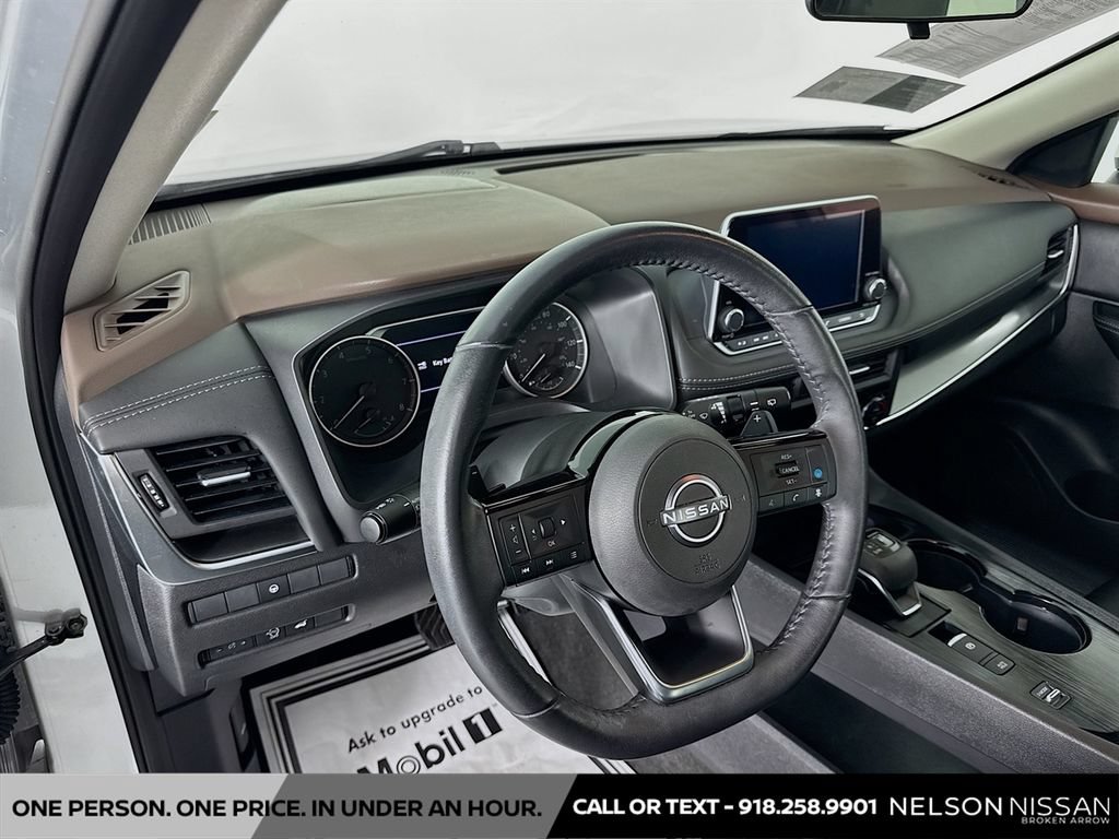 Used 2023 Nissan Rogue SV w/ SV Premium B Package FWD image 9