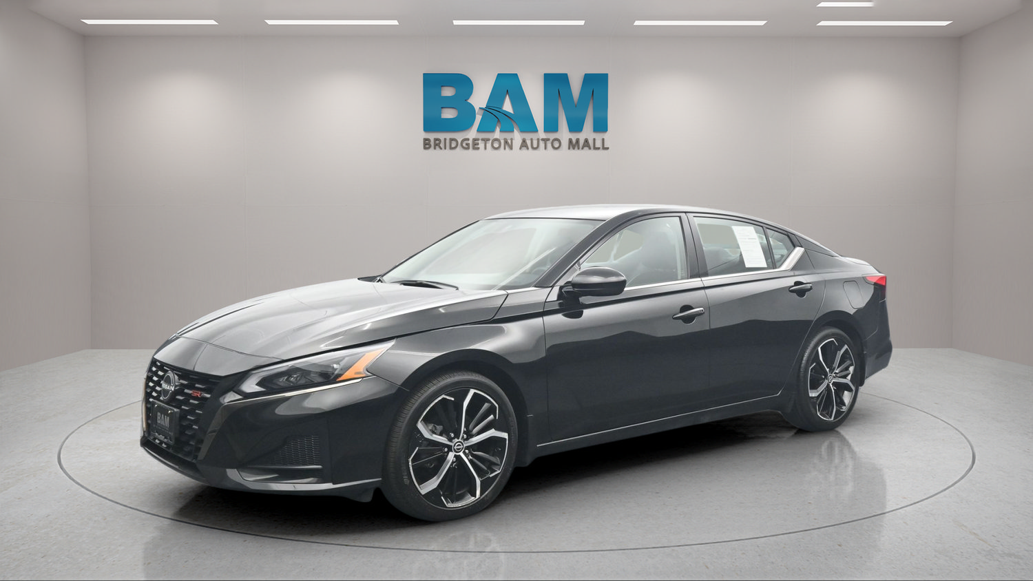 Used 2023 Nissan Altima 2.5 SR FWD image 3