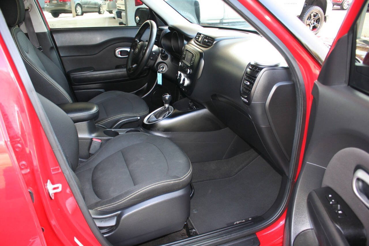 Used 2016 Kia Soul + FWD image 23